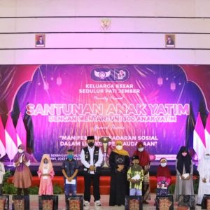 Khofifah Apresiasi Gerakan Solidaritas Sosial Komunitas Millenial Sedulur Pati Jember Khofifah Apresiasi Gerakan Solidaritas Sosial Komunitas Millenial Sedulur Pati Jember