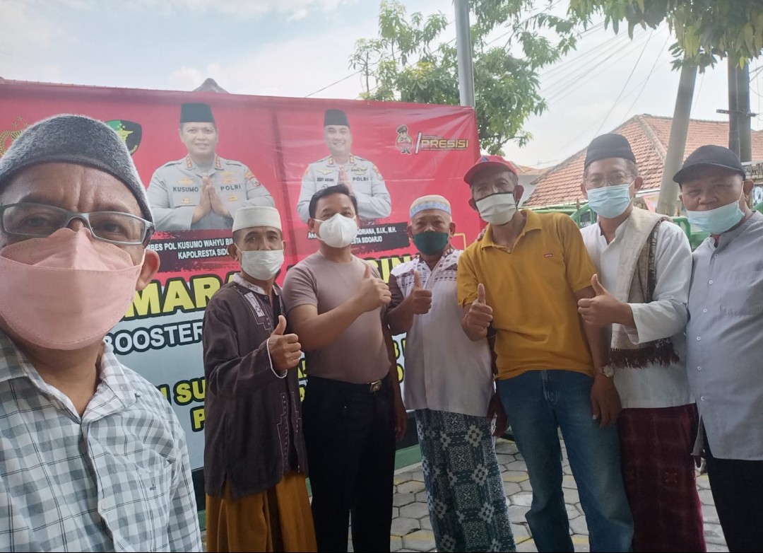 Polresta Sidoarjo dan Takmir Masjid SSNR Layani 300 Vaksin Booster