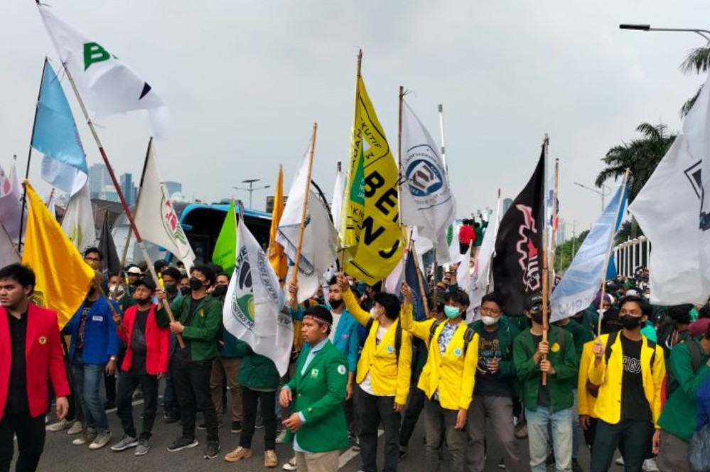 Ribuan Mahasiswa Demo Didepan Gedung DPR