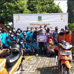 Pemkot Mojokerto Serahkan Bansos Untuk 1.023 Warga Lansia Dor to Dor Pemkot Mojokerto Serahkan Bansos Untuk 1.023 Warga Lansia Dor to Dor