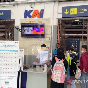 PT KAI Daop 3 Cirebon bagikan takjil gratis untuk penumpang PT KAI Daop 3 Cirebon bagikan takjil gratis untuk penumpang