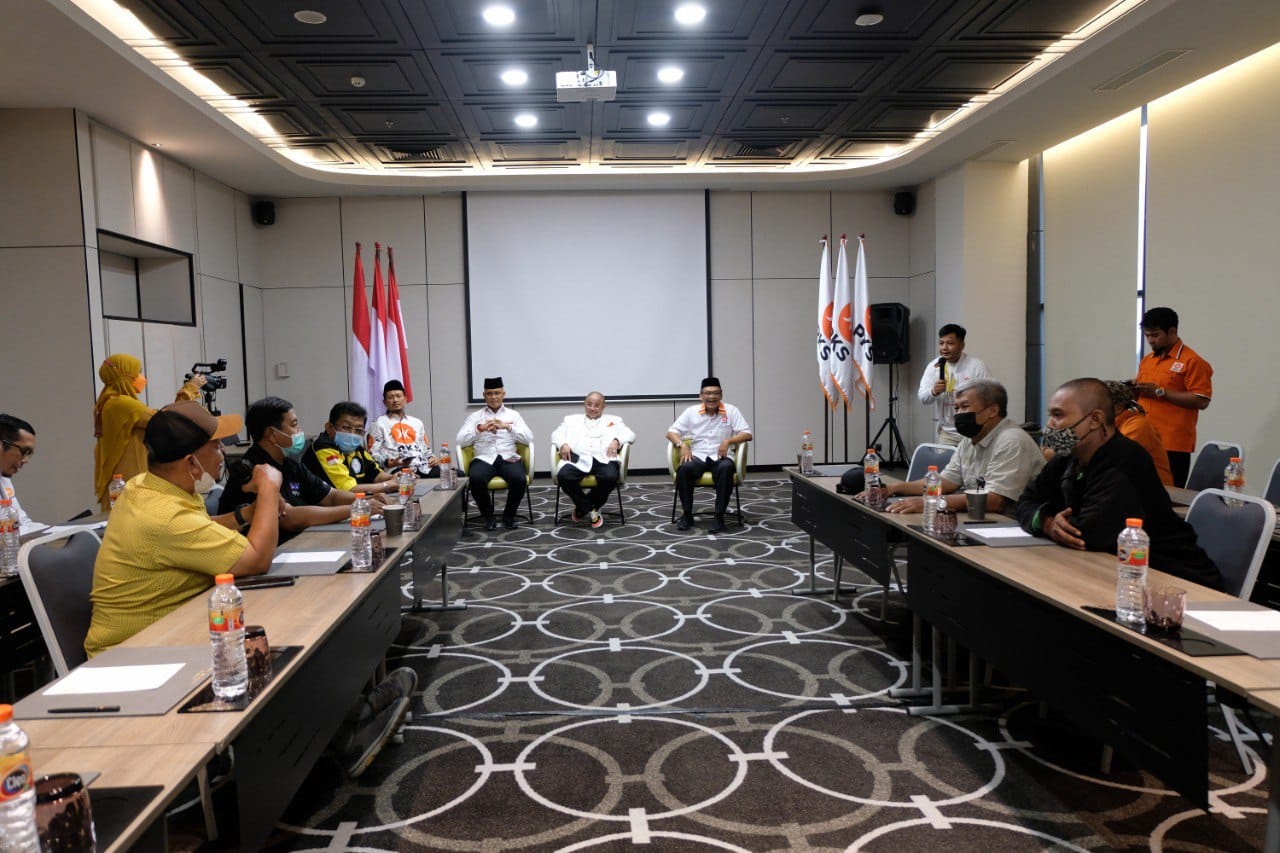 Buruh, Seniman Hingga  Ojol Jatim Sampaikan Aspirasi Penolakan Penundaan Pemilu ke PKS