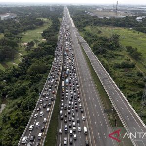 Ribuan kendaraan keluar dari Jakarta H-3 Lebaran Ribuan kendaraan keluar dari Jakarta H-3 Lebaran
