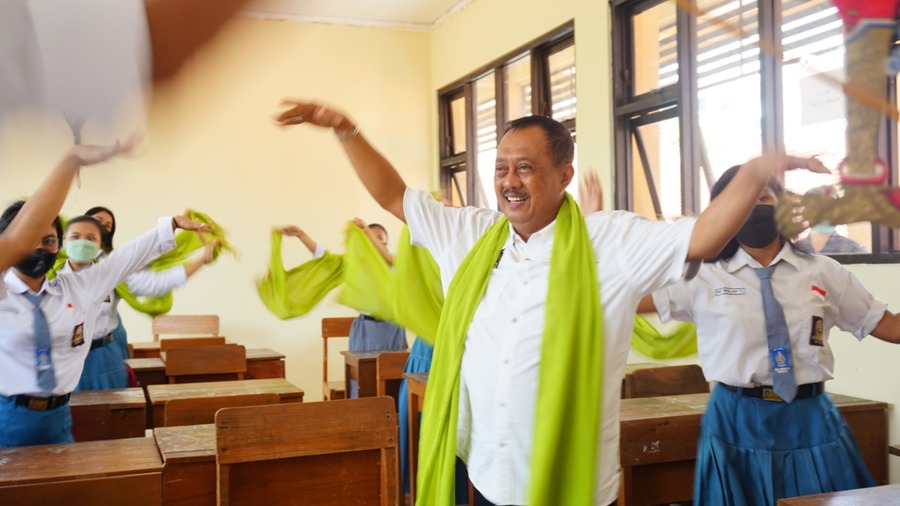 Wawali Kota Surabaya Armuji Apresiasi Guru Seni Tari SMKN 12