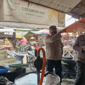Pastikan Migor Curah Aman, Satgas Pangan Polresta Mojokerto Razia Pasar Pastikan Migor Curah Aman, Satgas Pangan Polresta Mojokerto Razia Pasar