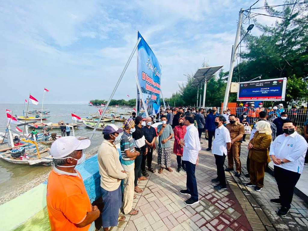 Jokowi Tinjau Aktivitas Kampung Nelayan Bulak