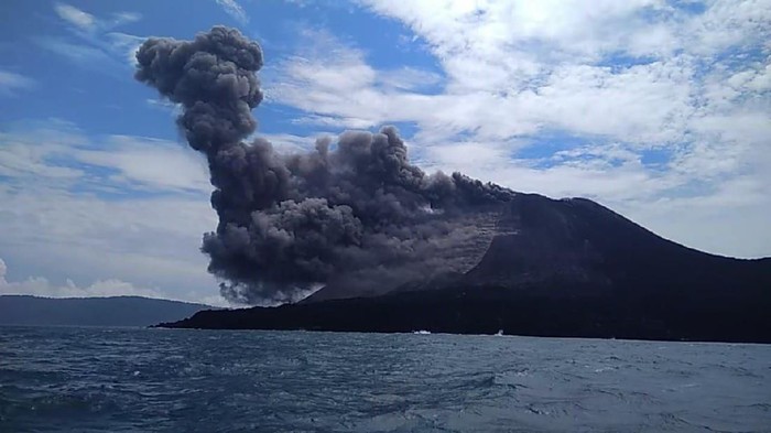 Masyarakat di Wilayah KRB Gunung Anak Krakatau Diminta Siaga