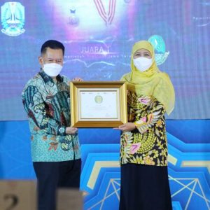 Gerakkan Ekonomi Syariah, Gubernur Terima Tiga Penghargaan  