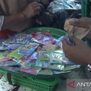Amplop motif kartun anak laris manis di Pasar Cikampek Amplop motif kartun anak laris manis di Pasar Cikampek