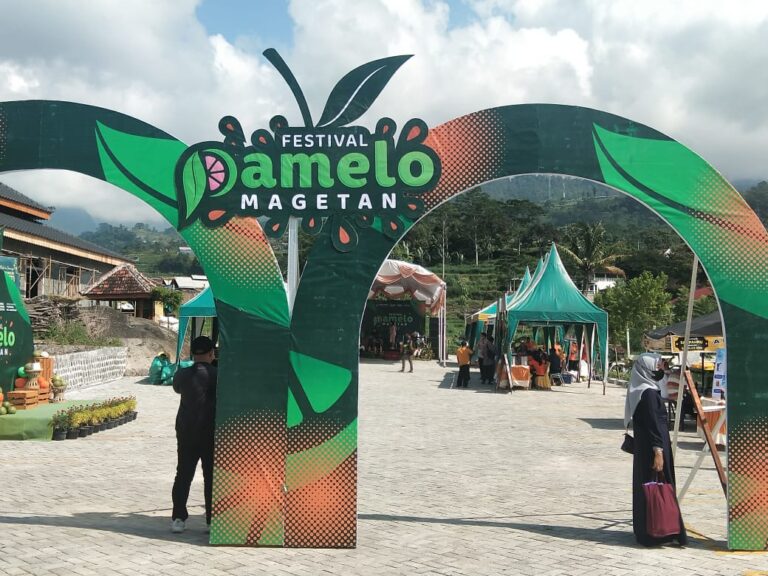 Dinas TPHPKP Magetan Gelar Festival Jeruk Pamelo Di Taman Refugia