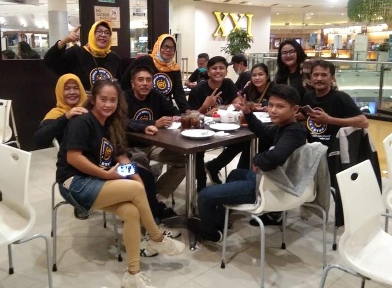 300 Relawan Erick Thohir Jatim Nobar Film Horor KKN Desa Kenari