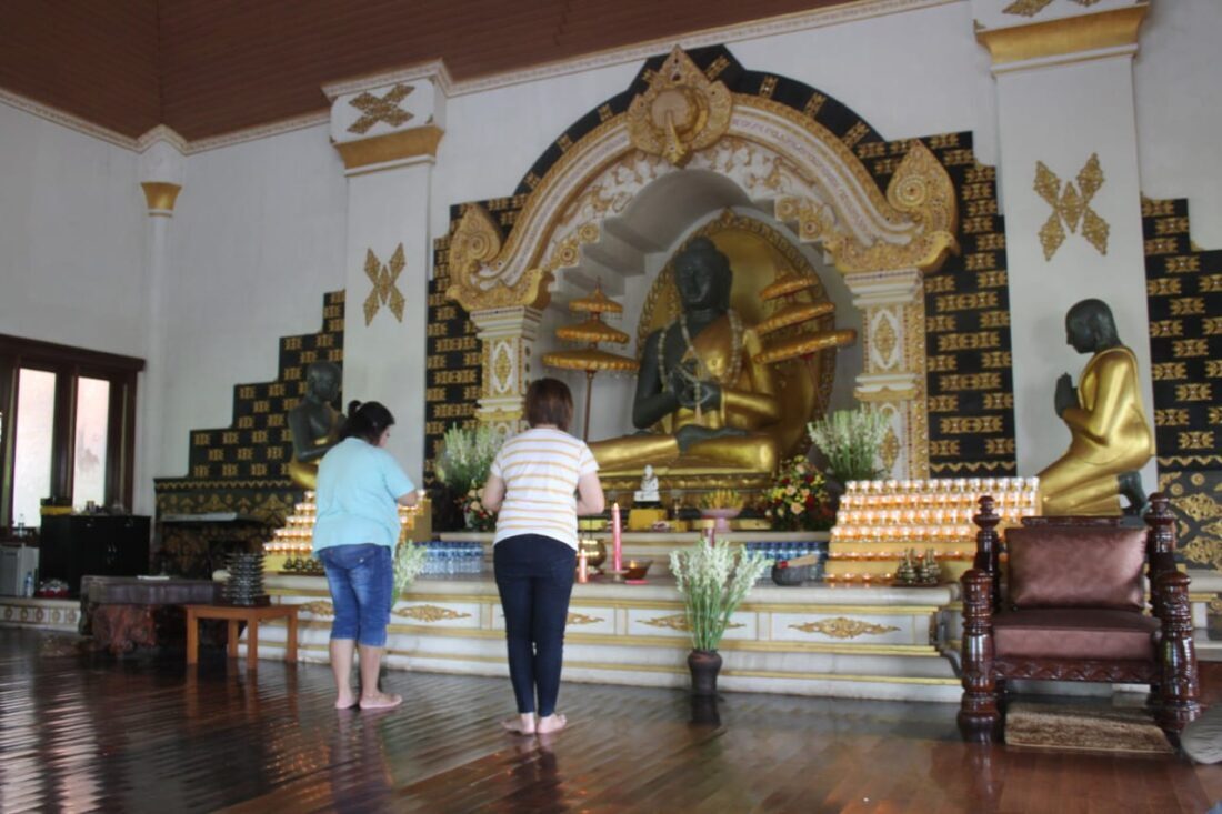 Penuh Khidmat Ibadah Umat Buddha di Kota Kediri Rayakan Waisak