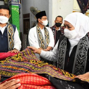 Gubernur Khofifah Sebut Koperasi Miliki Peran Penting Dalam Pemulihan Ekonomi Gubernur Khofifah Sebut Koperasi Miliki Peran Penting Dalam Pemulihan Ekonomi
