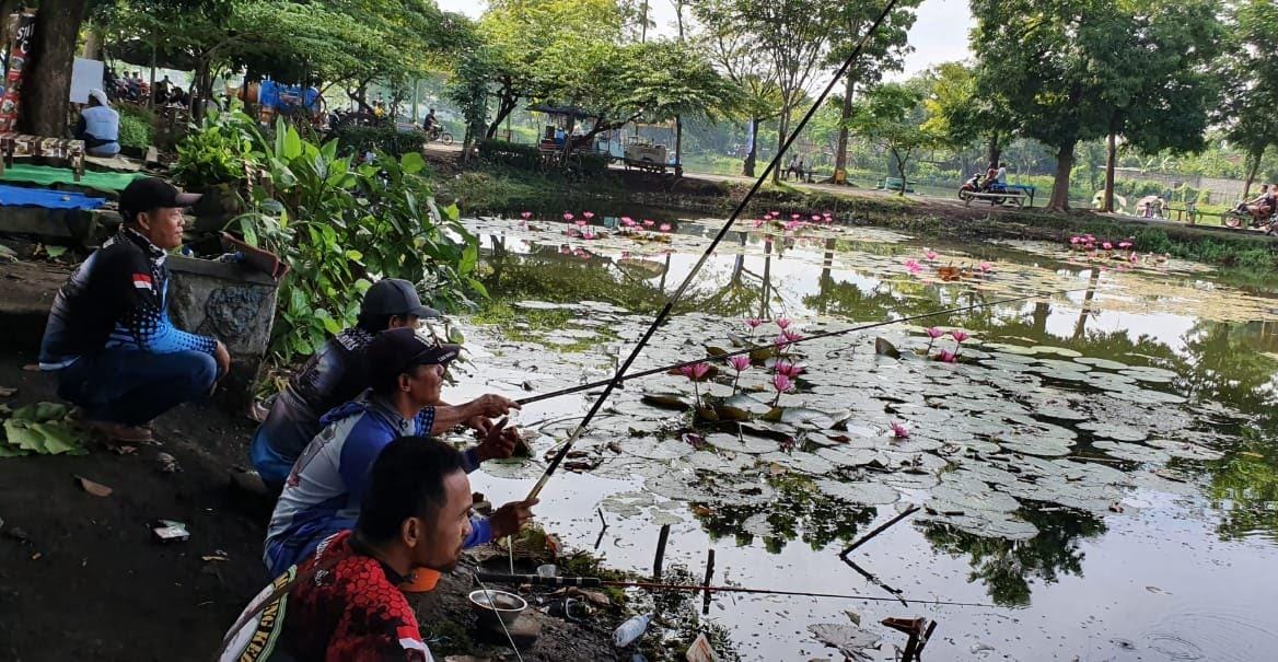 Makin Ramai Dikunjungi, Bendungan Gerak Waru Turi Kediri Jadi Obyek Wisata Baru