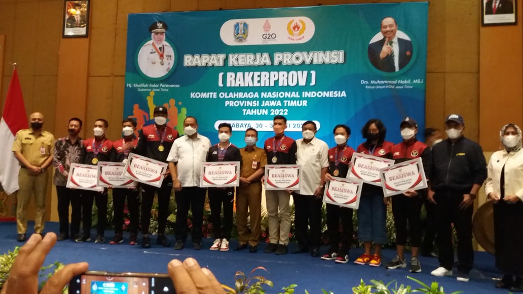 Gubernur Khofifah Dapat Pujian KONI Pusat 