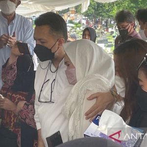 Mieke Widjaja yang Tangguh Dimata Nia Zulkarnaen