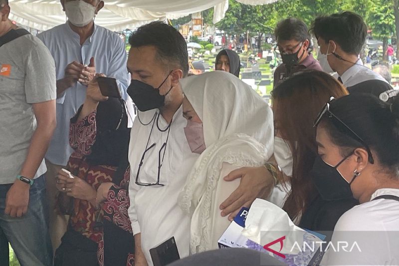 Mieke Widjaja yang Tangguh Dimata Nia Zulkarnaen