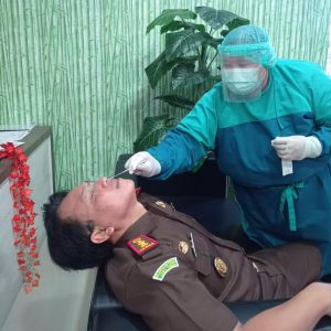 Awal Masuk Kerja Pasca Cuti Lebaran, Kejari Kab.Pasuruan Di Swab Awal Masuk Kerja Pasca Cuti Lebaran, Kejari Kab.Pasuruan Di Swab