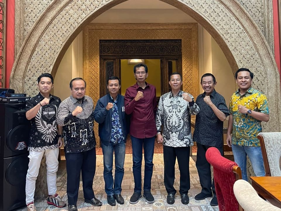 Halal Bihalal Lintas Partai Sambil Diskusi Surabaya Pasca Pandemi
