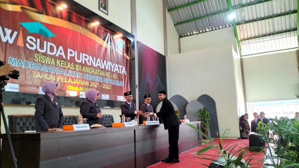 453 Siswa-Siswi MAN Sidoarjo Diwisuda