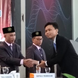 Pidato Tiga Bahasa Mohon Dimudahkan Jalan para Alumni