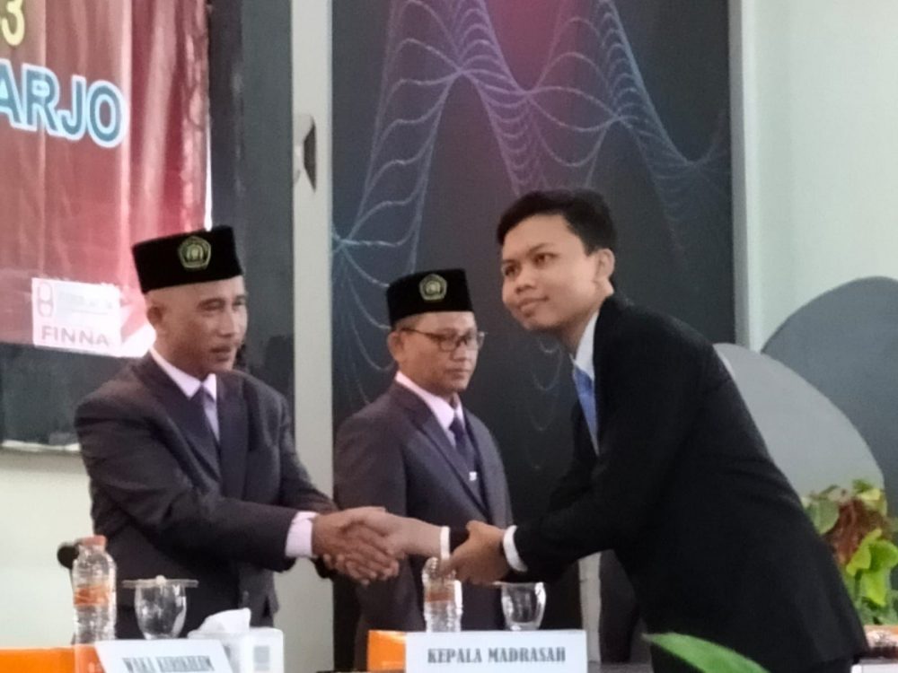 Pidato Tiga Bahasa Mohon Dimudahkan Jalan para Alumni