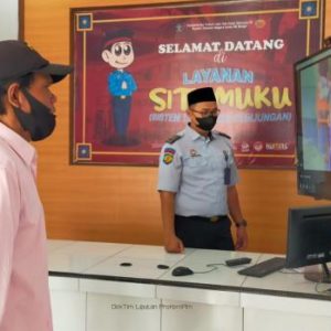 Ratusan Keluarga Narapidana “Tumpah Ruah” di Rutan Bangil Ratusan Keluarga Narapidana “Tumpah Ruah” di Rutan Bangil