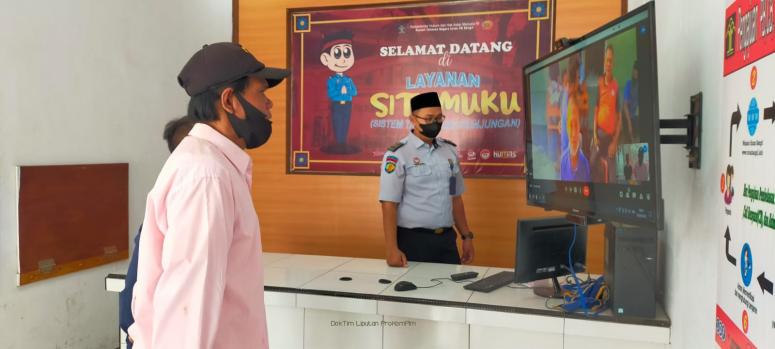 Ratusan Keluarga Narapidana “Tumpah Ruah” di Rutan Bangil