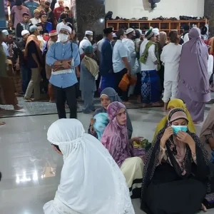 Diwarnai Hujan, Shalat Idul Fitri di Jayapura Berjalan Khidmat Diwarnai Hujan, Shalat Idul Fitri di Jayapura Berjalan Khidmat