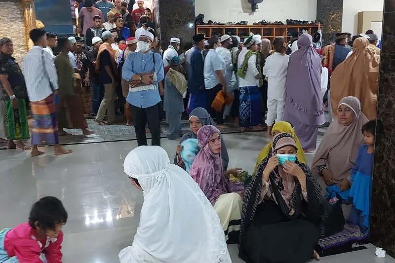 Diwarnai Hujan, Shalat Idul Fitri di Jayapura Berjalan Khidmat