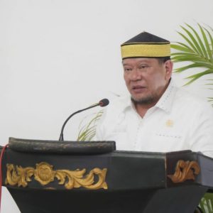 Gela “Bumi Na’e Mbojo” Dari Sulthan Bima Untuk LaNyalla Gela “Bumi Na’e Mbojo” Dari Sulthan Bima Untuk LaNyalla