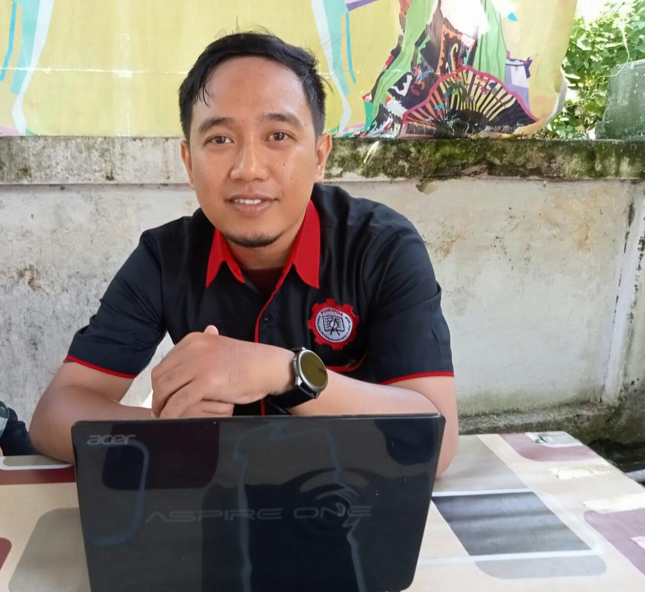 Bapak Masa Lalu, Ibu Masa Depan