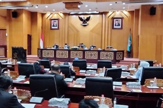 DPRD Surabaya Menilai Laporan Pertanggung Jawaban Walikota Surabaya.