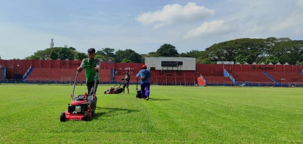 Persik Kediri Benahi Rumput Stadion Brawijaya