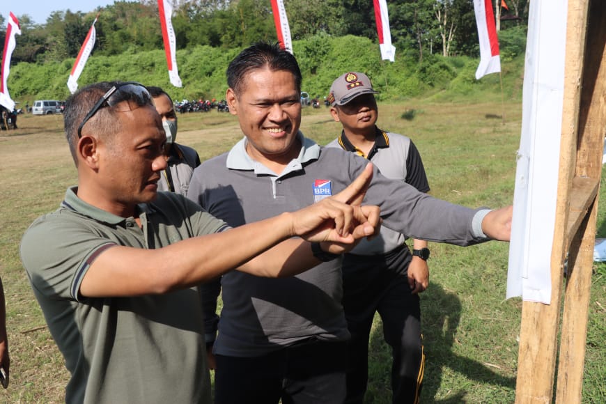 Ketua DPRD Ikut Menembak HUT Bhayangkara Magetan