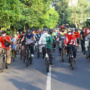 Semarak HUT Kota Mojokerto 104, Gubernur Gowes Bareng Walikota Ning ITA Semarak HUT Kota Mojokerto 104, Gubernur Gowes Bareng Walikota Ning ITA