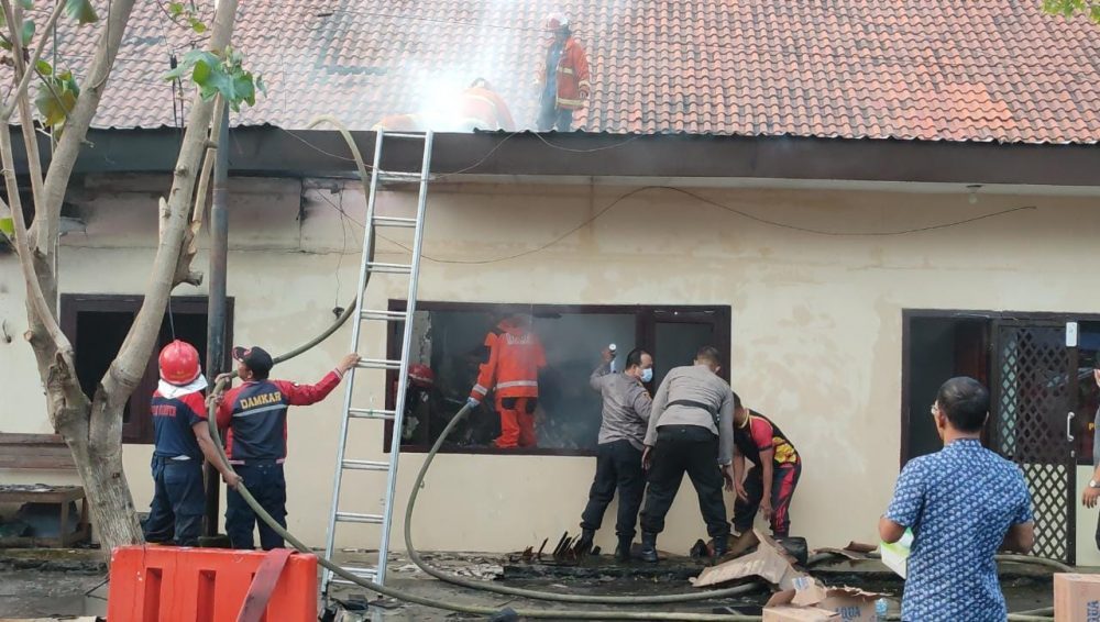 Diduga Akibat Korsleting Listrik Markas Polres Kediri Kota Alami Kebakaran