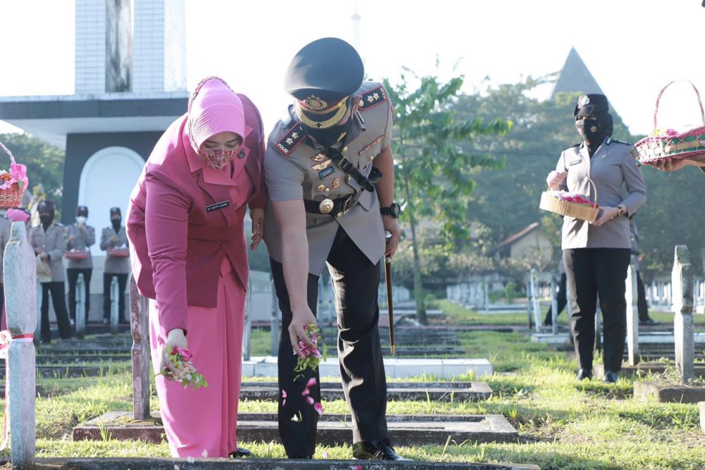 Jelang HUT ke-76 Bhayangkara, Polres Kediri Ziarah ke TMP