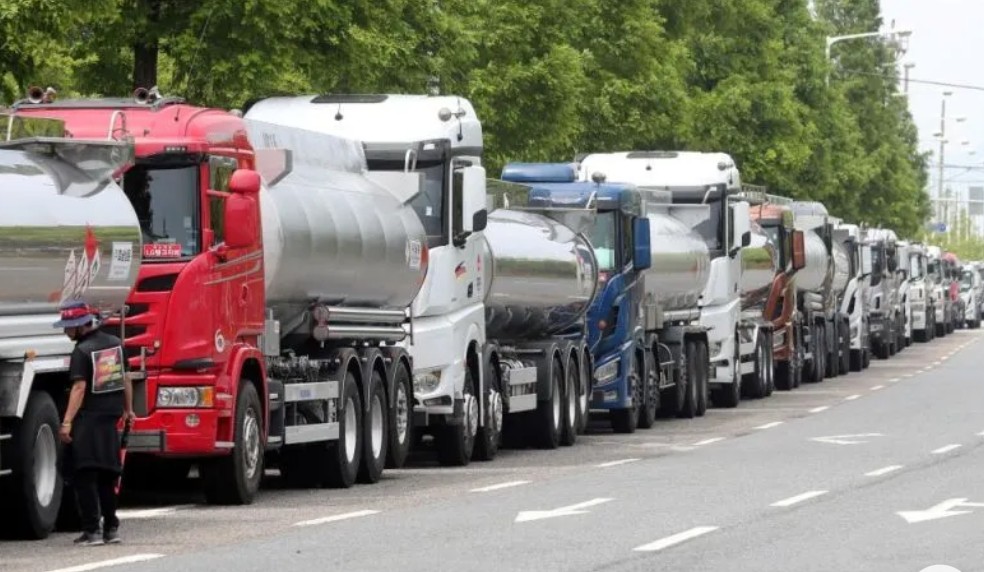 Mogok Sopir Truk Korsel Berlanjut
