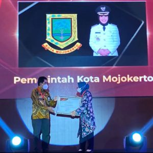 Kanal Pengaduan “Curhat Ning Ita” Sabet Penghargaan Nasional Dari Kemenpan-RB Kanal Pengaduan “Curhat Ning Ita” Sabet Penghargaan Nasional Dari Kemenpan-RB