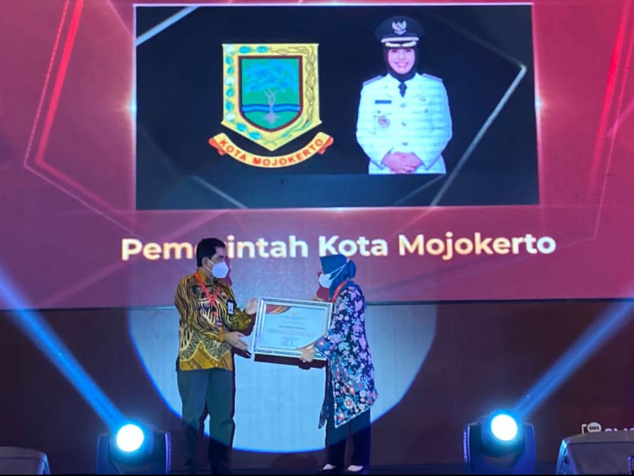 Kanal Pengaduan “Curhat Ning Ita” Sabet Penghargaan Nasional Dari Kemenpan-RB