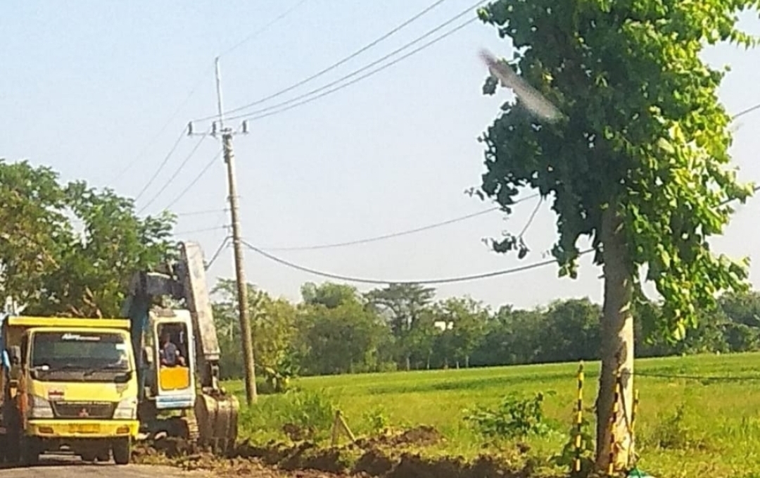 Dinas PUPR Rehabilitasi Jalan Jalur Tulung – Kenongomulyo