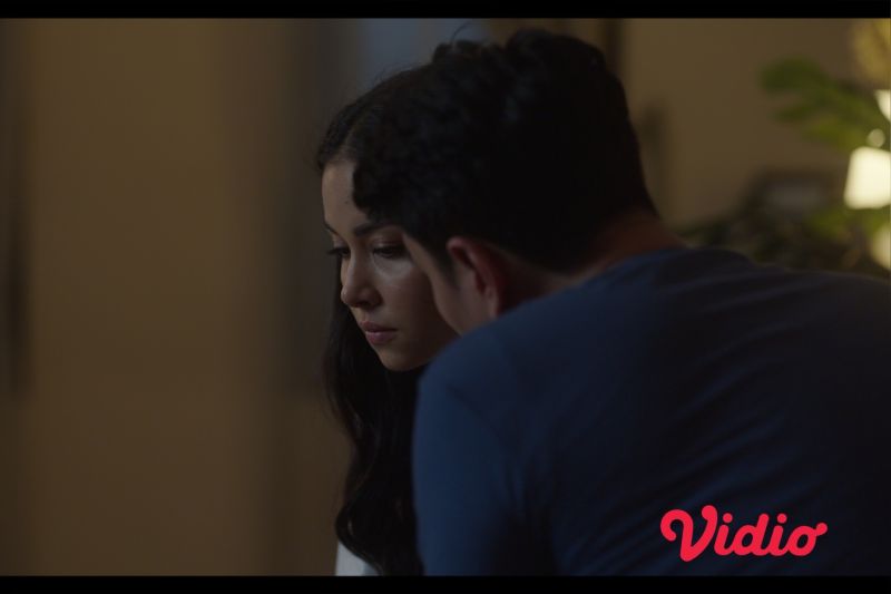 Estelle Linden jadi orang ketiga dalam serial “Dilema”