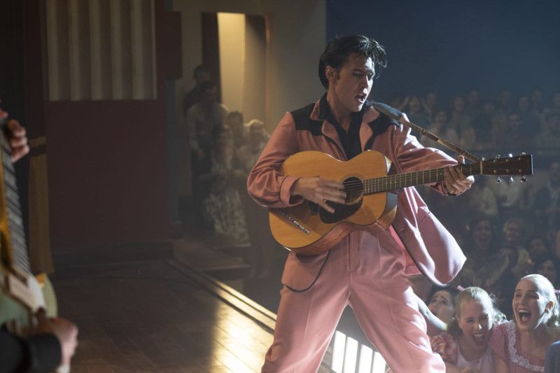 “Elvis” bangkitkan kembali perjalanan hidup sang raja rock and roll