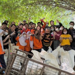 Hari Lingkungan Hidup Sedunia, BEM UI bersihkan Sungai Ciliwung