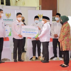 Wapres Ma’ruf Amin Serahkan Bantuan Pembayaran Klaim Rp. 6,185 Triliun untuk 515.645 Kasus Wapres Ma’ruf Amin Serahkan Bantuan Pembayaran Klaim Rp. 6,185 Triliun untuk 515.645 Kasus