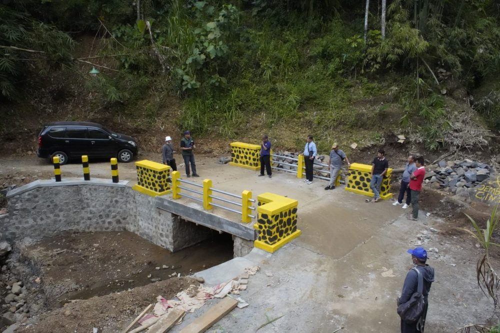 PUPR Kabupaten Kediri Selesaikan Pembangunan Jembatan Desa Blimbing