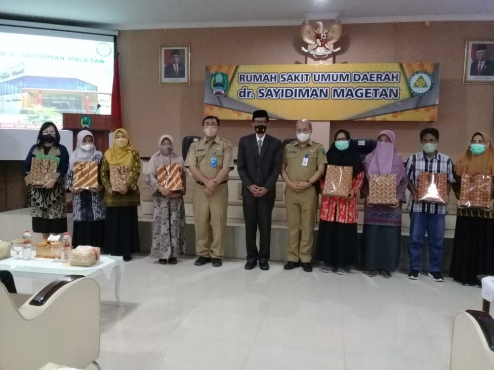 Serahkan SK Pensiun, Bupati Minta Tetap Produktif & Bermanfaat Bagi Masyarakat