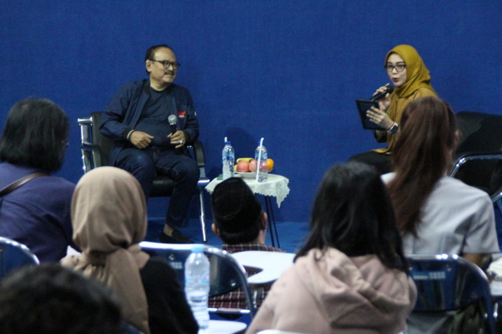 Dialog Kebangsaan Era Digital “Yang Penting Viral?” Bersama Eros Djarot Di STIKOSA – AWS