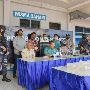 Lanal Banyuwangi Gagalkan Penjualan Ribuan Baby Lobster